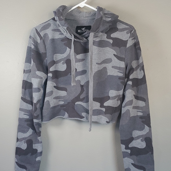 Hollister Tops - Hollister Womens Cropped Gray Camo Hoodie. Size Small